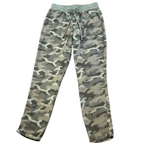Maurices Camo Print Weekender Roll Cuff Pants, Size‎ 0 Style 120982